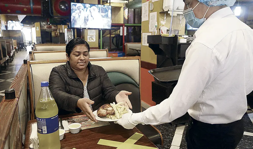 Tenue mejora. Aforo de restaurantes sube a 50%, pero para empresarios es insuficiente