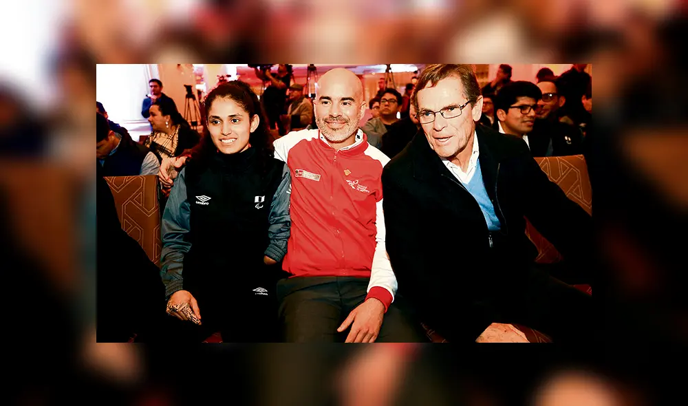 Entusiasmada. Angélica junto al presidente del IPD, Sebastián Suito, y del presidente del Comité Organizador de Lima 2019, Carlos Neuhaus, durante la conferencia de prensa. Entusiasmada. Angélica junto al presidente del IPD, Sebastián Suito, y del presidente del Comité Organizador de Lima 2019, Carlos Neuhaus, durante la conferencia de prensa.