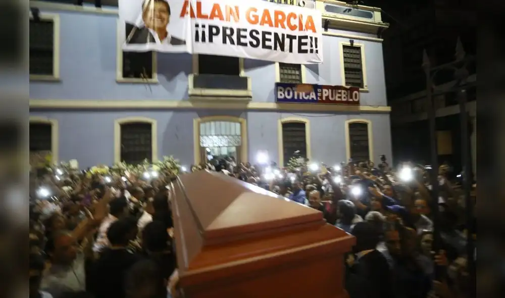 Alan Garcia llegó a la Casa del Pueblo para ser velado [FOTOS]