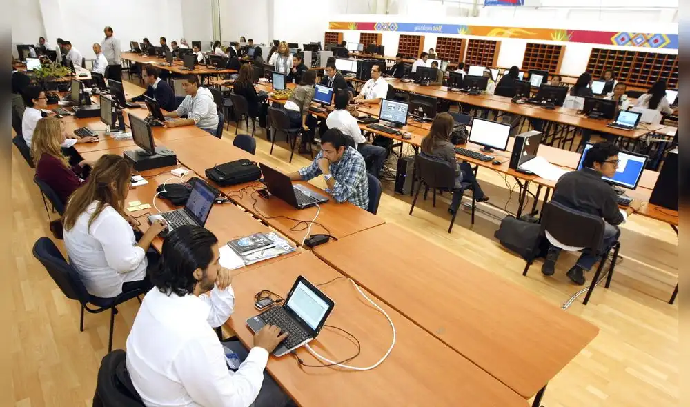 Se requiere de personal calificado en informática Se requiere de personal calificado en informática