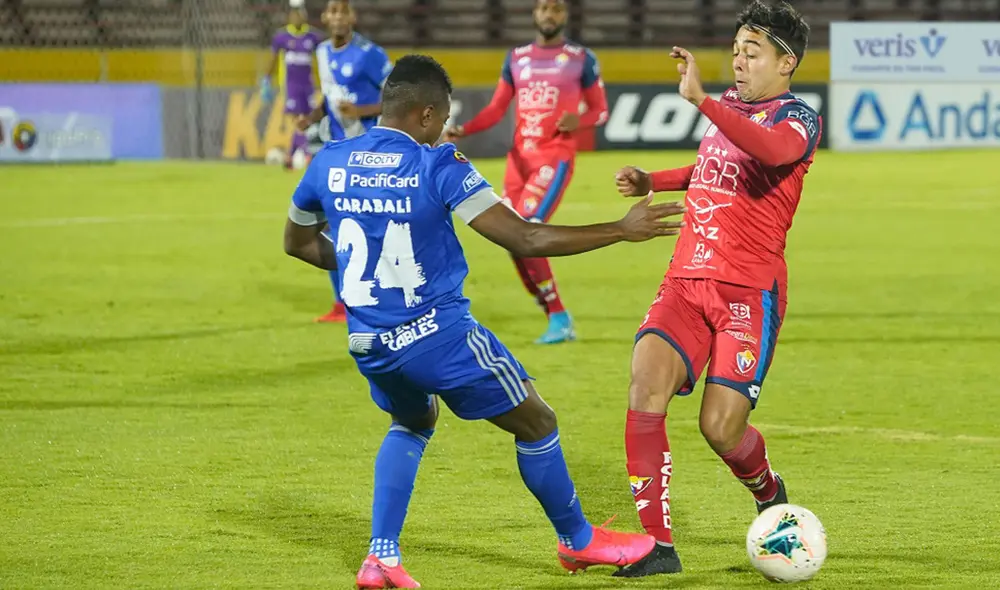 Emelec empezó ganando, pero no supo conservar la ventaja y cayó como visitante. Foto: @eldiarioec Emelec empezó ganando, pero no supo conservar la ventaja y cayó como visitante. Foto: @eldiarioec