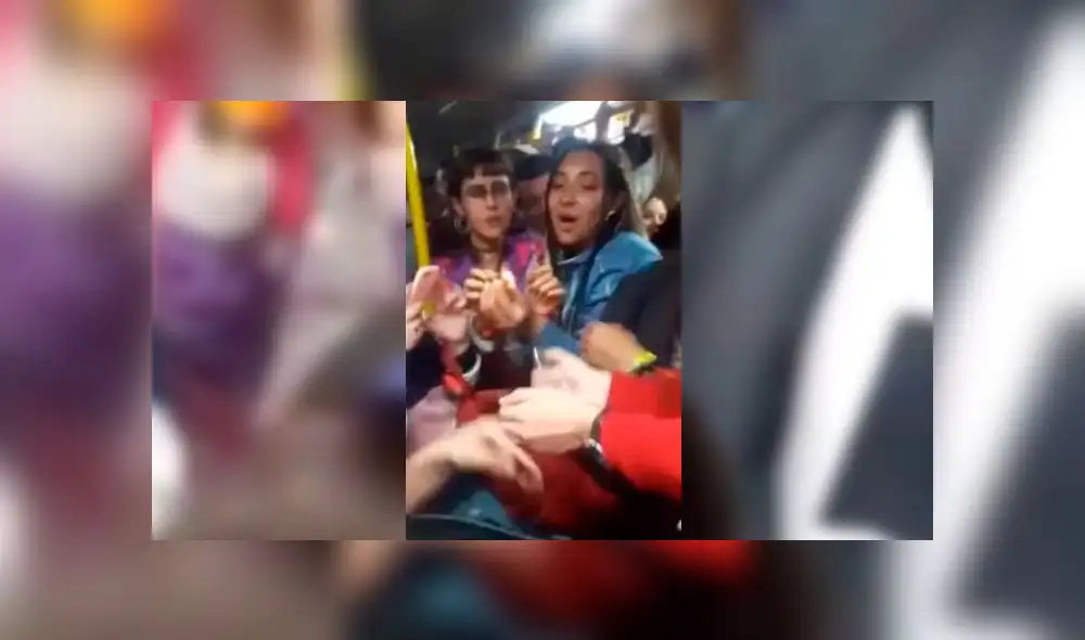 Graban a jóvenes fumando marihuana dentro de un bus y causan polémica [VIDEO]