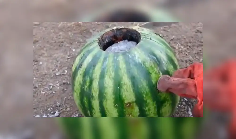 Facebook viral: realiza peligroso experimento con sandía y lava caliente que no debes imitar [VIDEO]