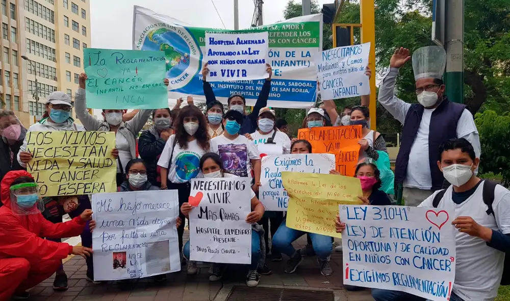 Padres piden reglamentar la ley de Cáncer Infantil. Foto: Raúl Egusquiza / URPI - GLR Padres piden reglamentar la ley de Cáncer Infantil. Foto: Raúl Egusquiza / URPI - GLR