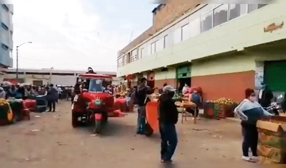 El comercio ambulatorio se descontrola en centro de abastos.