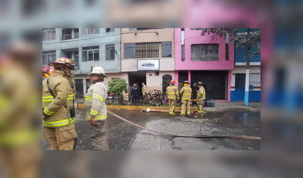 Bomberos atienden emergencia y trasladaron a heridos a los centros médicos de salud. (Foto: Grace Mora / La República)