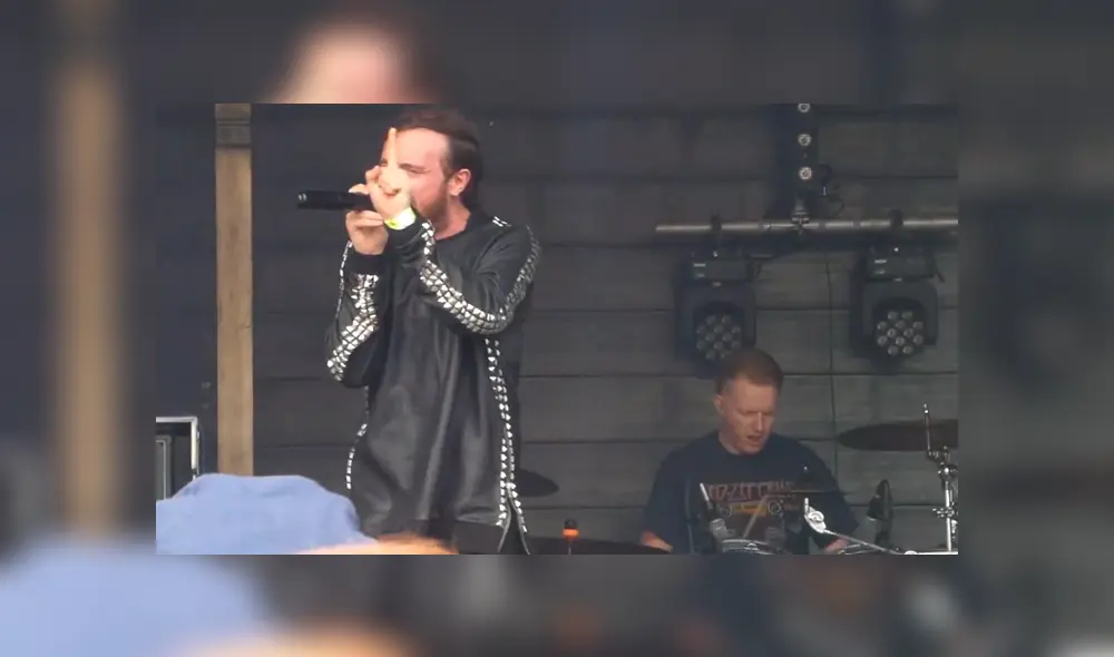 Baterista sufre derrame cerebral en vivo y sigue tocando [VIDEO]