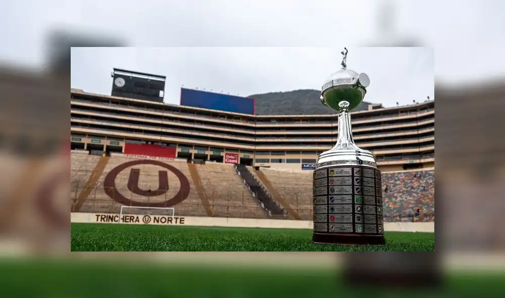 Trofeo de la Copa Libertadores en el Monumental Trofeo de la Copa Libertadores en el Monumental