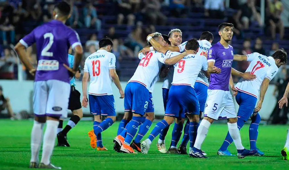 Sigue aquí EN VIVO ONLINE el Nacional vs. Defensor Sporting por el Campeonato Uruguayo 2019. | Foto: FocoUy Sigue aquí EN VIVO ONLINE el Nacional vs. Defensor Sporting por el Campeonato Uruguayo 2019. | Foto: FocoUy