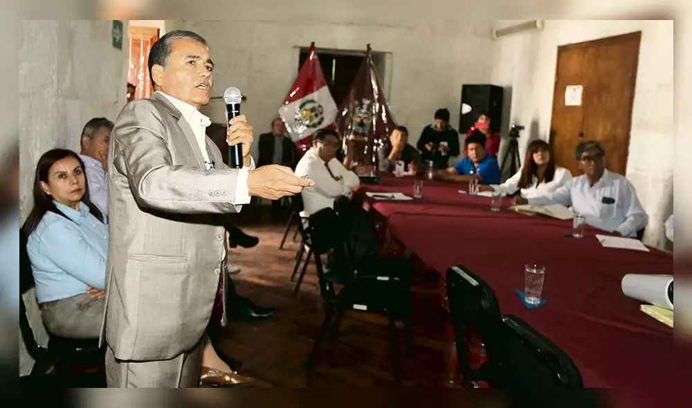 HUBER VALDIVIA EX VICE MINISTRO DE EDUCACION EXPONE SOBRE MAJES SIGUAS II
HUBER VALDIVIA EX VICE MINISTRO DE EDUCACION EXPONE SOBRE MAJES SIGUAS II