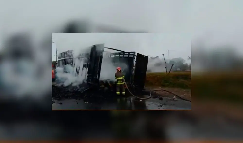 Camión se incendió en carretera Panamericana.