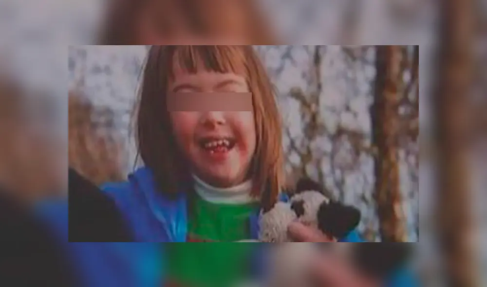 La pequeña entró en un momento de frustración, por lo que apuntó con sus dedos, simulando una pistola, hacia us maestra. (Foto: captura)
