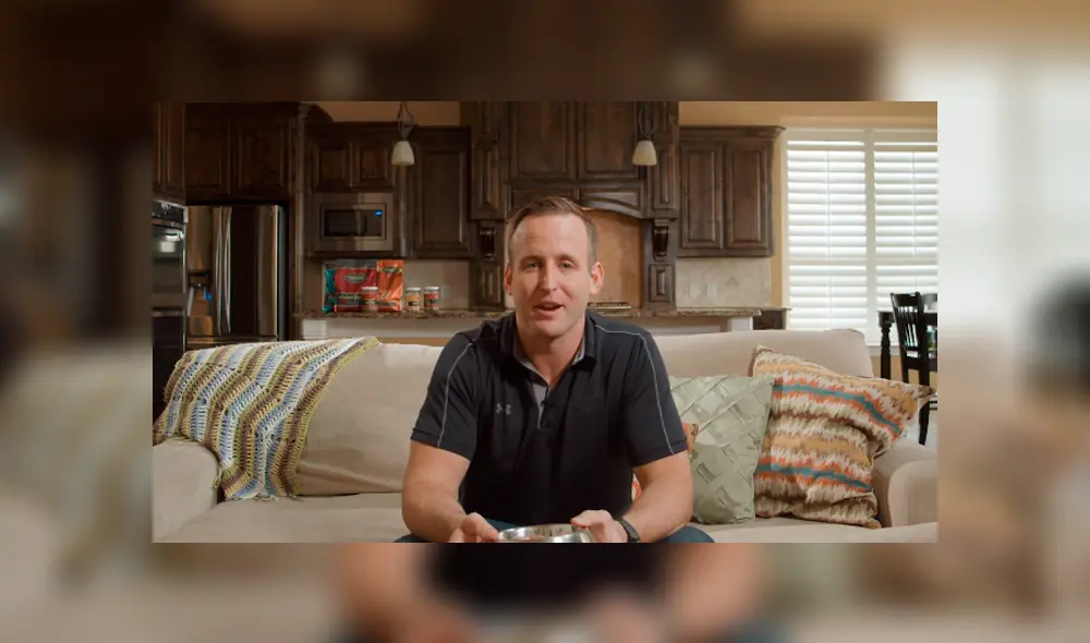 Un hombre se hizo un reto personal en YouTube y se alimentó durante un mes con comida para perros.