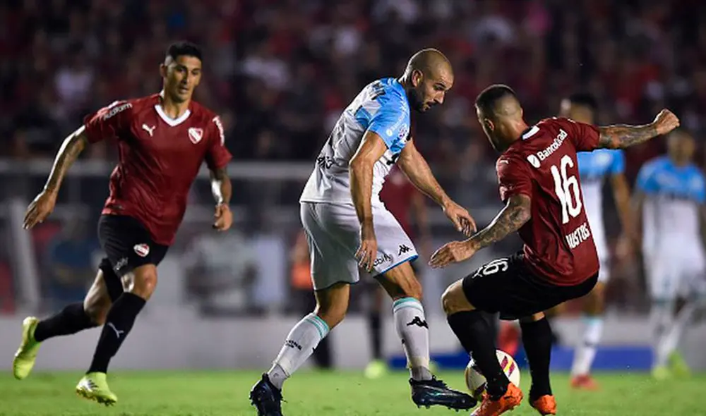 Racing manda en Avellaneda tras vencer 1-0 a Independiente con dos jugadores menos [RESUMEN]