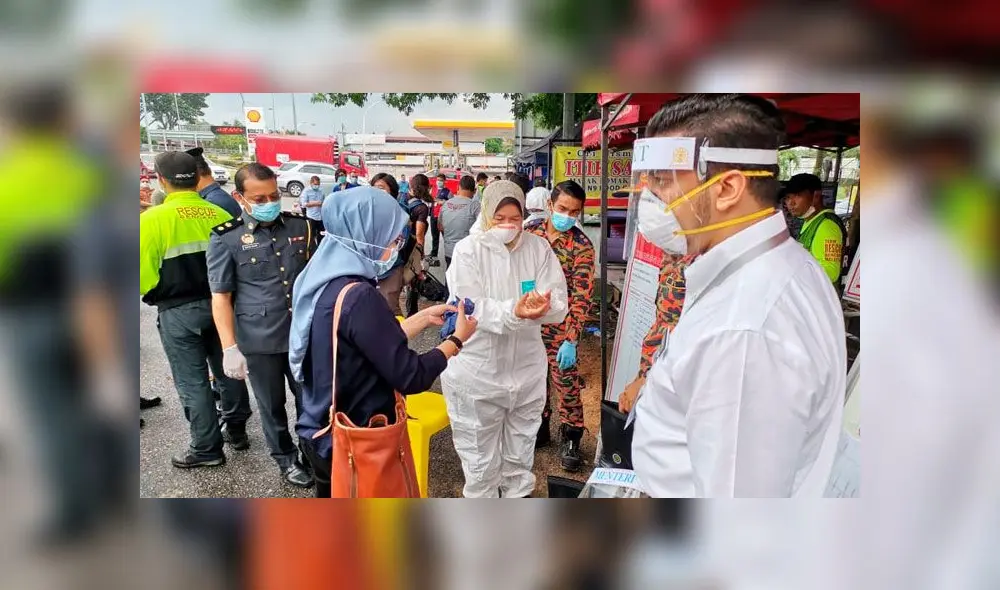 Mujeres se lavan las manos para evitar la propagación del coronavirus. Foto: Malaysia Gazette.