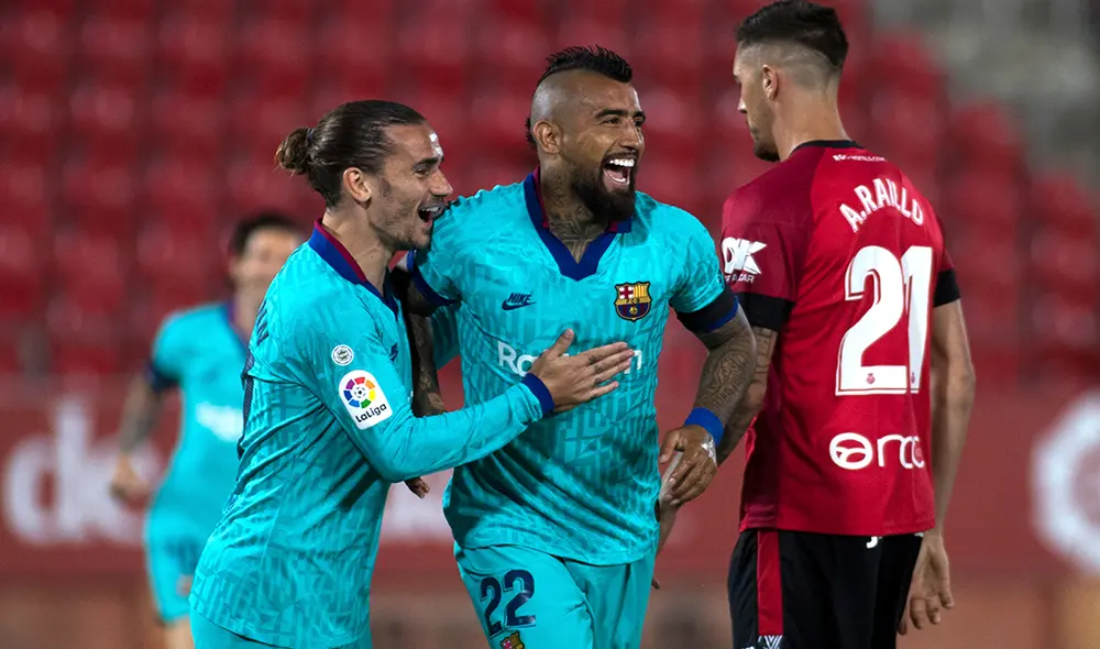Arturo Vidal marcó de cabeza en el inicio del partido entre el FC Barcelona y Mallorca por LaLiga. | Foto: AFP