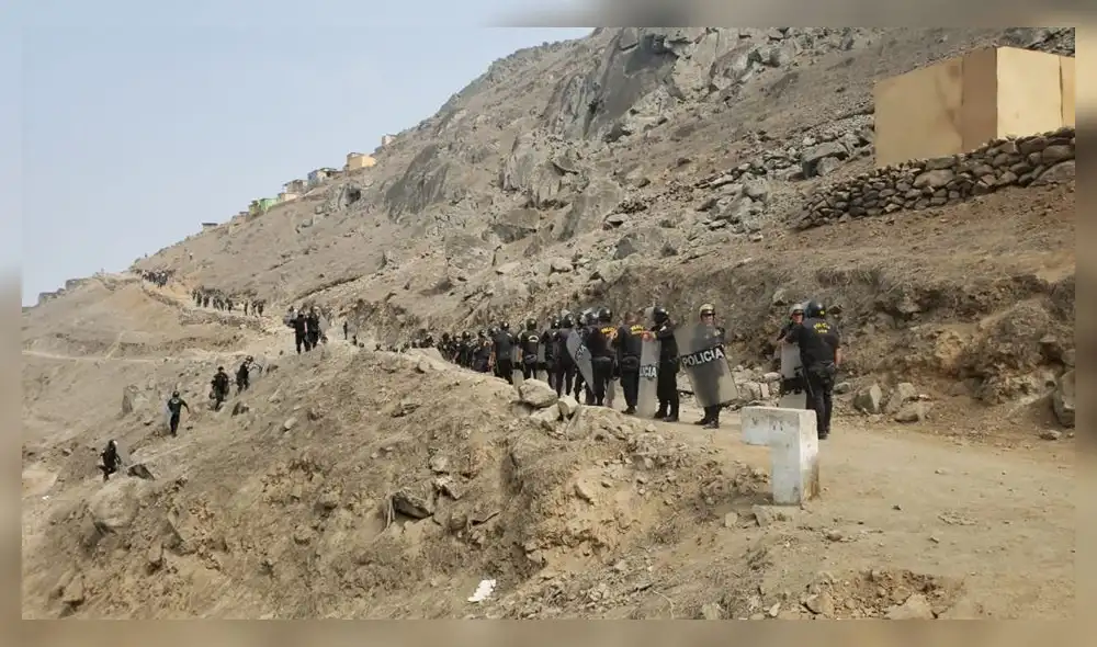 Villa María del Triunfo: Municipalidad de Lima desaloja a invasores de Lomas del Paraíso [FOTOS]