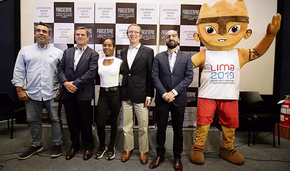 Unidos. Carlos Neuhaus junto a Alberto Valenzuela y Ricardo Maldonado (director del documental).
