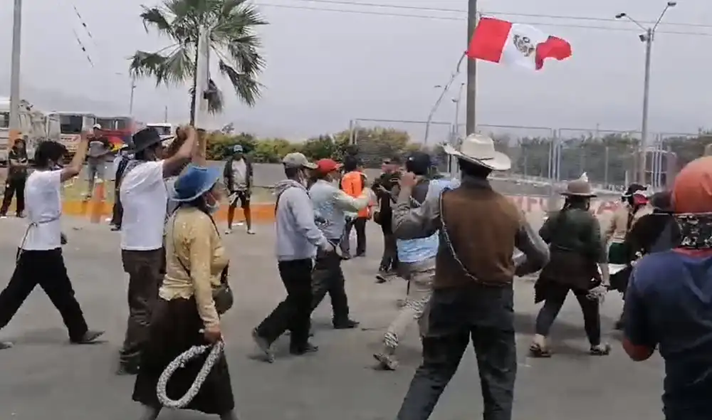 Ronderos se sumaron a protestas en Ica. Foto: Captura de Radio Exclusiva Carabaya Ronderos se sumaron a protestas en Ica. Foto: Captura de Radio Exclusiva Carabaya