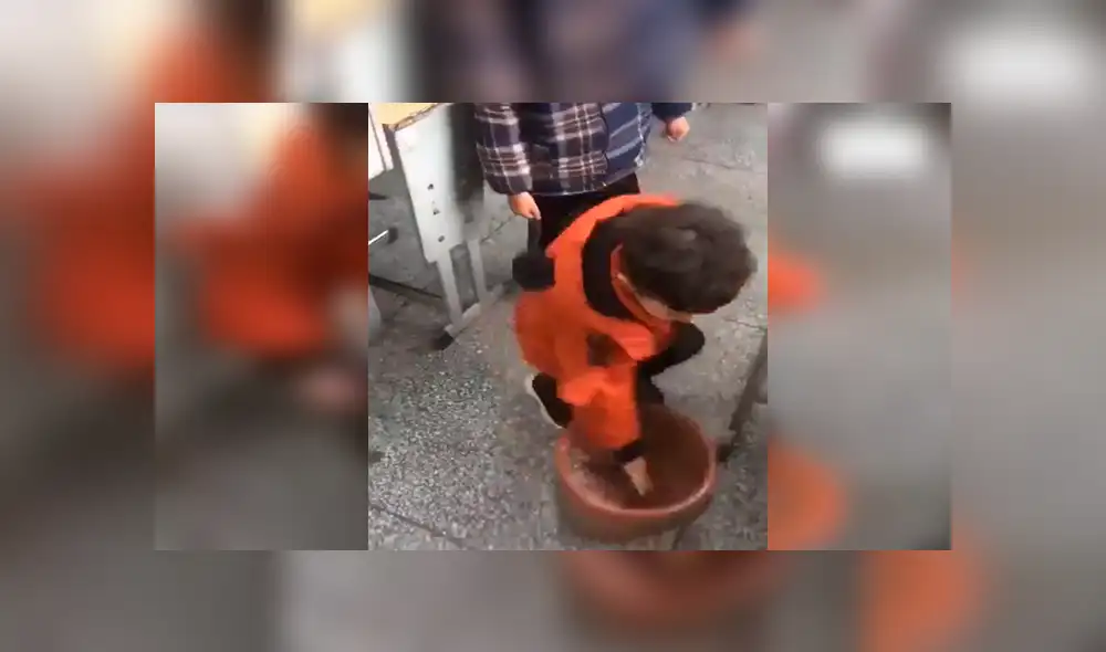 Facebook viral: niño enseña la forma correcta de colocar una bolsa de basura en los tachos [VIDEO]