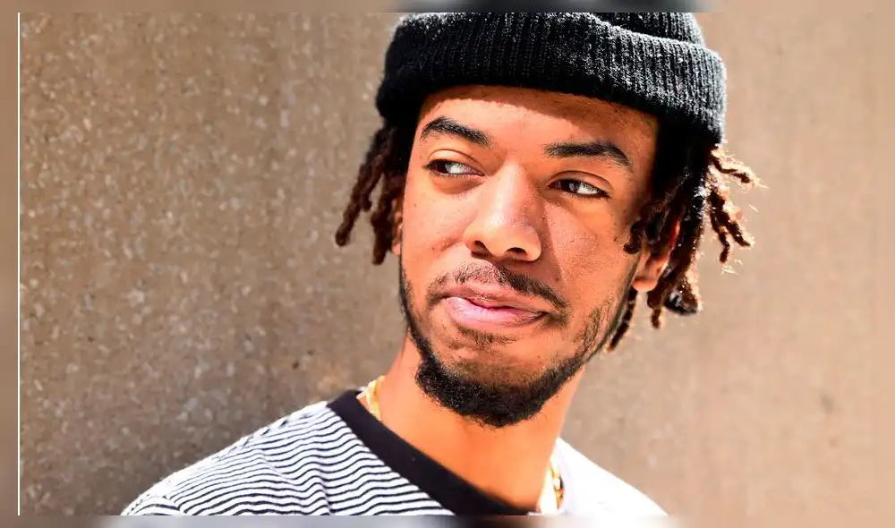 Jamaal Jones, mejor conocido por su nombre artístico ELHAE, es un cantante y compositor estadounidense.