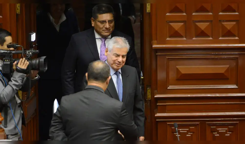 Comisión de Constitución convocó al premier Villanueva para el 18 de mayo Comisión de Constitución convocó al premier Villanueva para el 18 de mayo