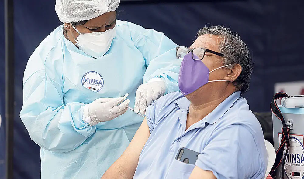 Vacuna. Los adultos pueden programar citas con anticipación. Foto: Antonio Melgarejo/La República