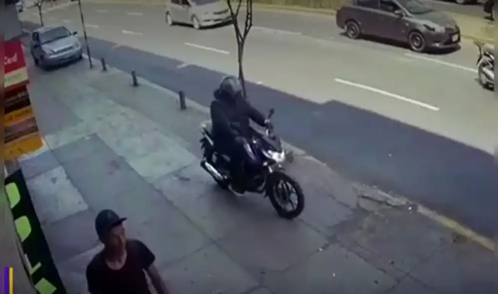 La Victoria: delincuente armado, robó S/5.000 de una casa de cambio y se va tranquilamente. VIDEO: Latina