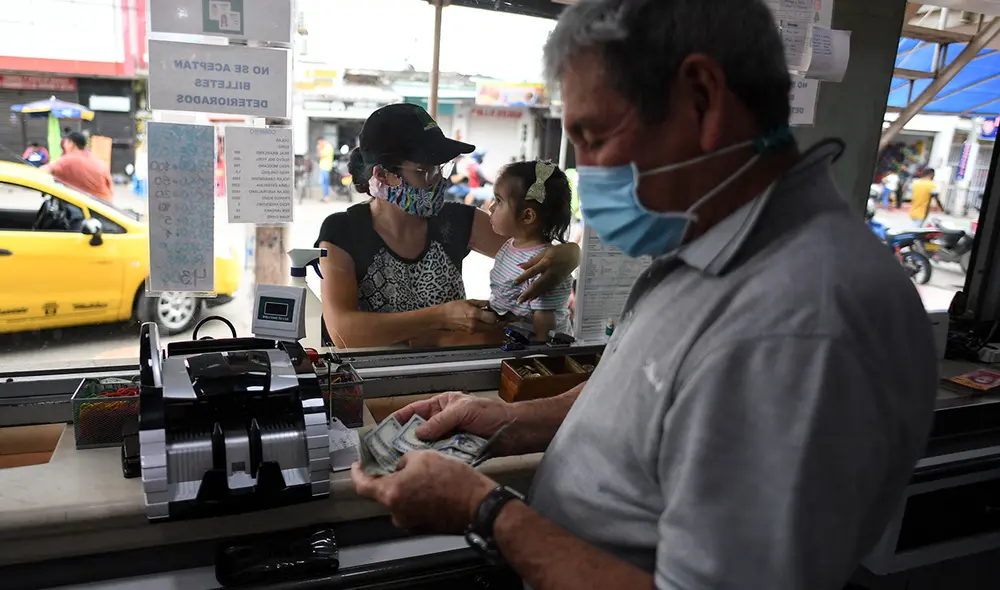 El gobierno Nicolás Maduro informó de los pagos del segundo bloque de aguinaldos para el mes de noviembre. Foto: AFP El gobierno Nicolás Maduro informó de los pagos del segundo bloque de aguinaldos para el mes de noviembre. Foto: AFP
