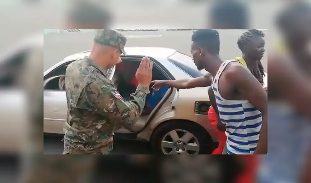 YouTube viral: Un vehículo que llevaba 18 pasajeros fue detenido por militares en batida [VIDEO] 