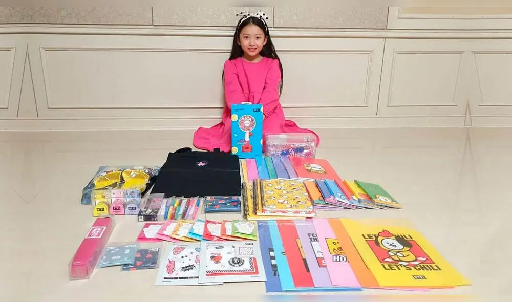 Koo Sarang realizó un unboxing para su canal de YouTube de los regalos que le envió Jimin de BTS. 18 de enero 2020. Koo Sarang realizó un unboxing para su canal de YouTube de los regalos que le envió Jimin de BTS. 18 de enero 2020.