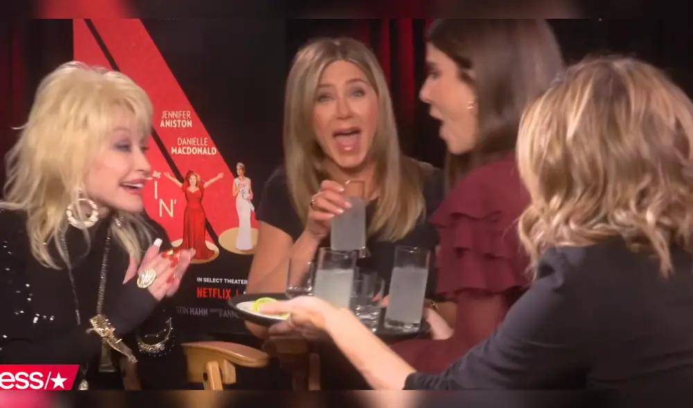 Jennifer Aniston y Sandra Bullock sorprenden con beso en los labios [VIDEO]