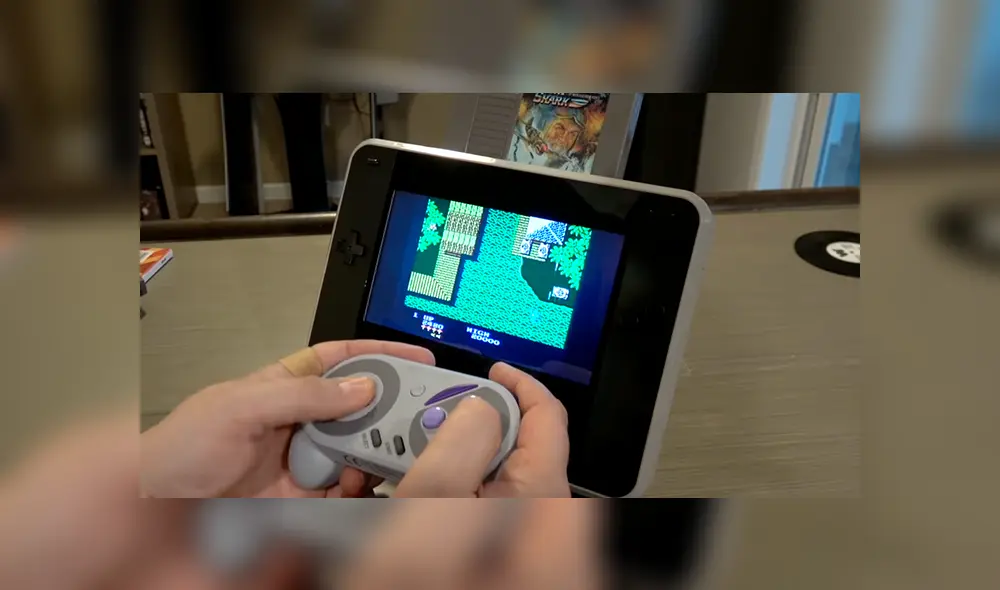 Retro Champ también puede ser conectado al televisor vía cable HDMI para jugar con los joysticks inalámbricos.