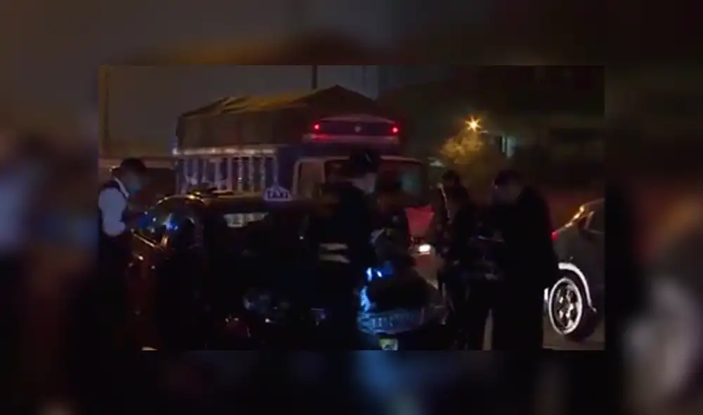 Los Olivos: asesinan a balazos a dos personas dentro de taxi en la Panamericana Norte [VIDEO]