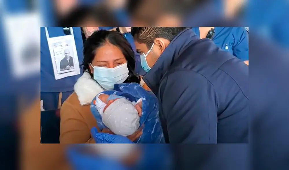 Desliza la imagen hacia la izquierda para ver el conmovedor reencuentro entre una madre con la COVID-19 y su bebé de 11 días. (Foto: Difusión)
