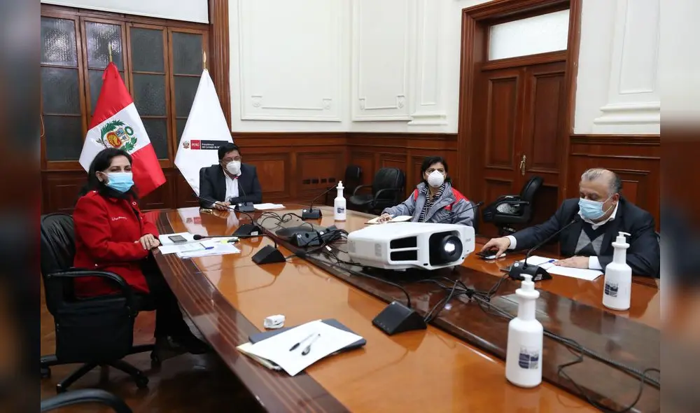 Primer ministro y miembros del Gabinete Ministerial en reunión virtual con representantes de las ONG. Foto: PCM. Primer ministro y miembros del Gabinete Ministerial en reunión virtual con representantes de las ONG. Foto: PCM.