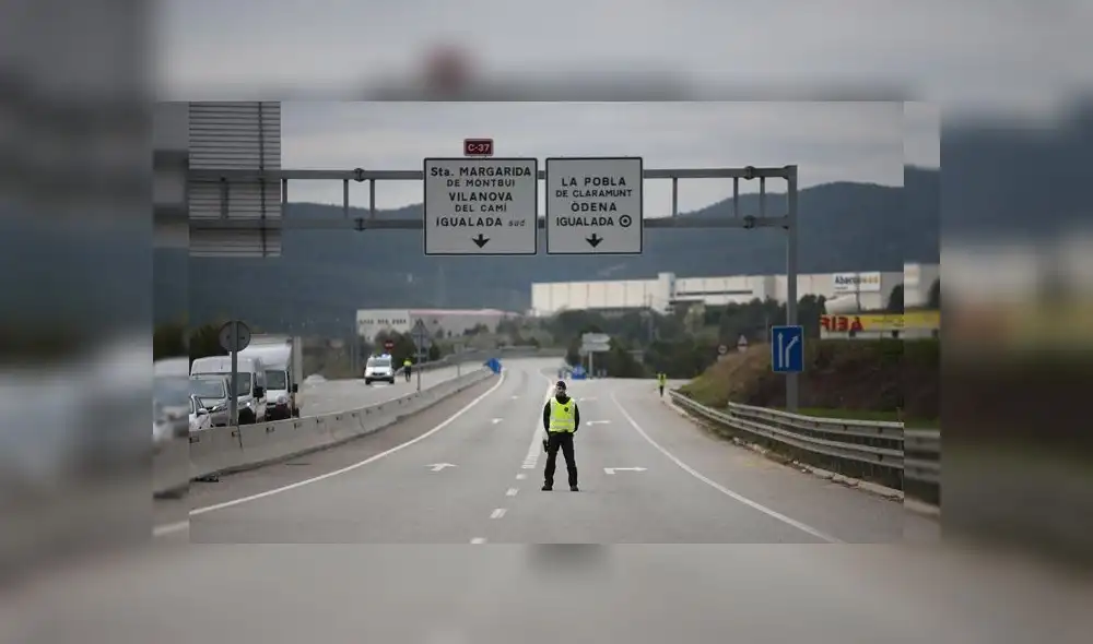 La medida fue tomada luego de que el domingo el gobierno de Portugal cerrara la frontera para los turistas españoles. (Foto: A.P.) La medida fue tomada luego de que el domingo el gobierno de Portugal cerrara la frontera para los turistas españoles. (Foto: A.P.)
