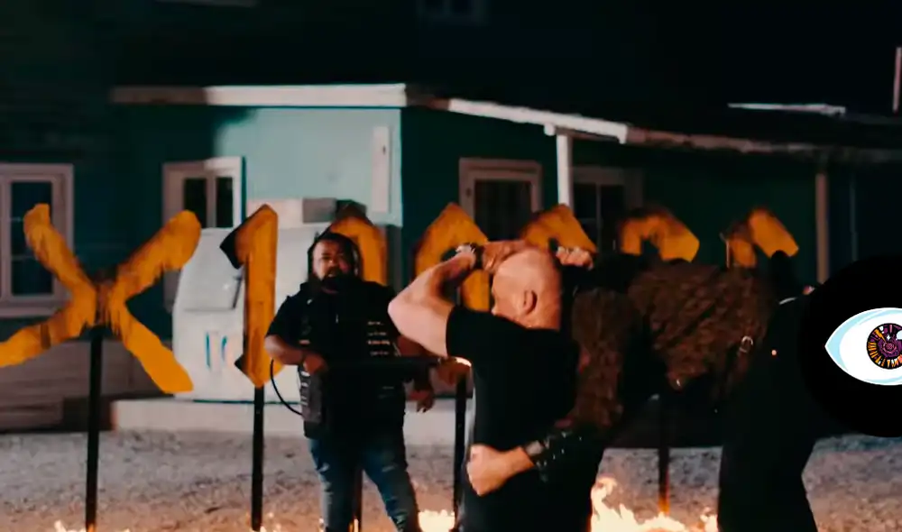 Una de las leyendas de la WWE atacó a Bad Bunny en su nuevo video clip publicado en YouTube.