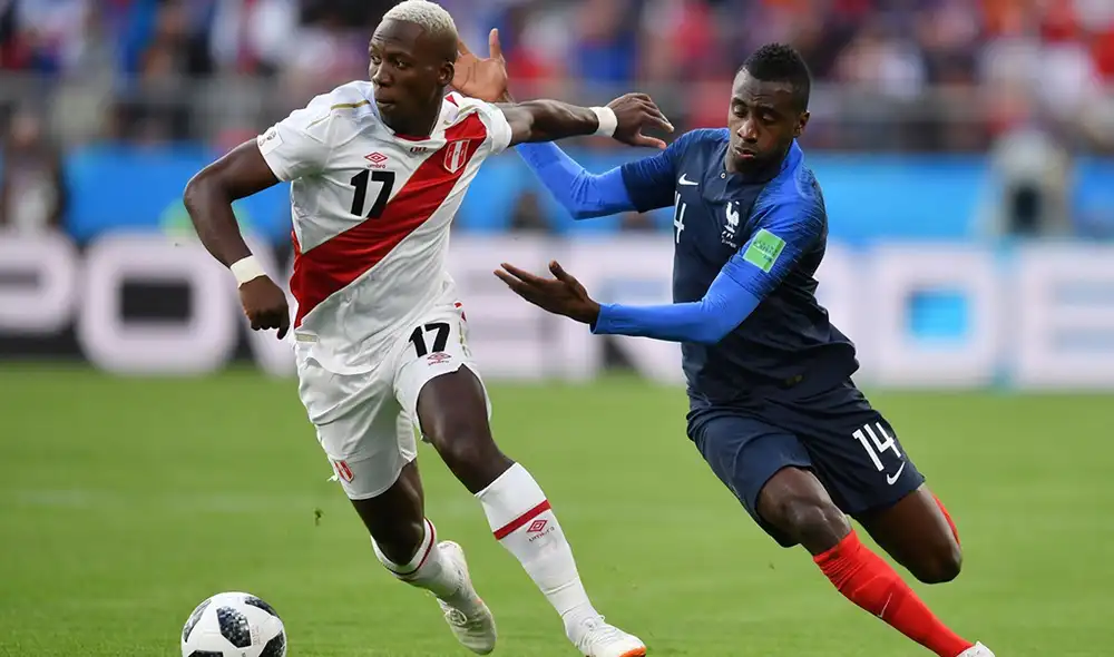 Luis Advíncula durante el partido contra Francia en el Mundial Rusia 2018. Foto: AFP. Luis Advíncula durante el partido contra Francia en el Mundial Rusia 2018. Foto: AFP.