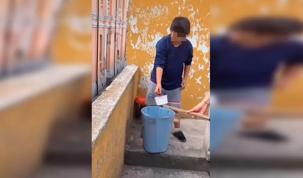 Desliza las imágenes para apreciar el noble gesto de una familia para alimentar a unos felinos abandonados. Foto: Captura de Facebook