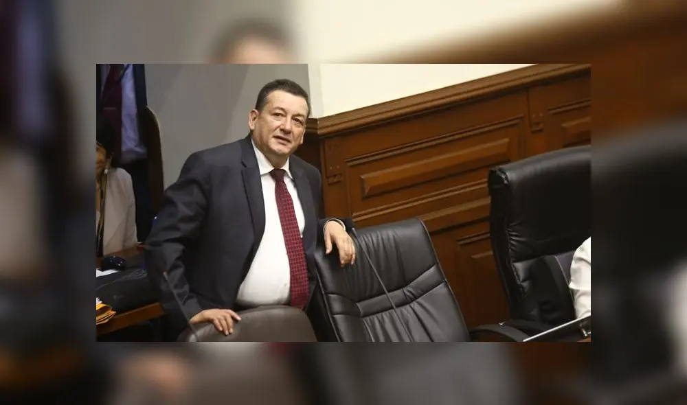 Rolando Reátegui también renunciará a Fuerza Popular Rolando Reátegui también renunciará a Fuerza Popular