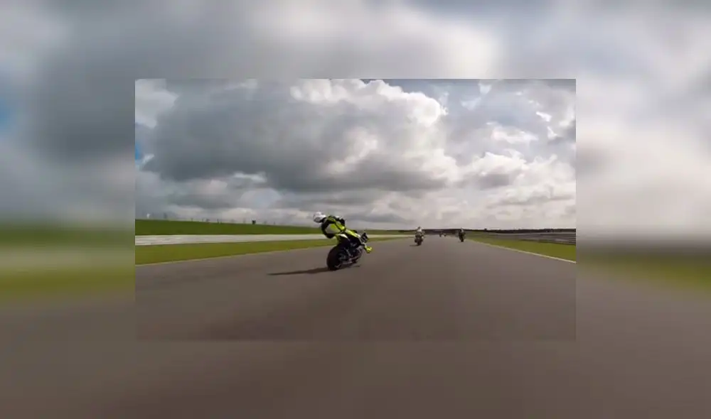 YouTube: Motociclista se desmaya en plena competencia y sufre brutal accidente  