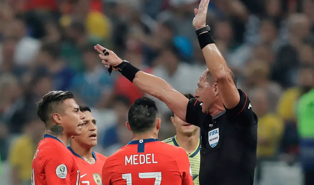 Charles Aránguiz había anotado el 1-0 en el Chile vs Colombia por Copa América 2019, pero el VAR se lo anuló. | Foto: EFE