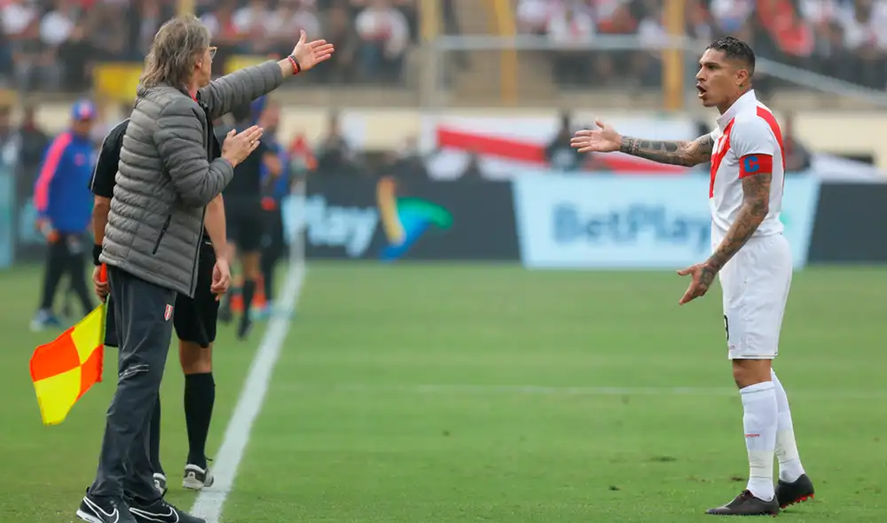 El capitán de la selección peruana Paolo Guerrero confesó que suele tener discusiones con Gareca cuando le habla de Universitario de Deportes. El capitán de la selección peruana Paolo Guerrero confesó que suele tener discusiones con Gareca cuando le habla de Universitario de Deportes.