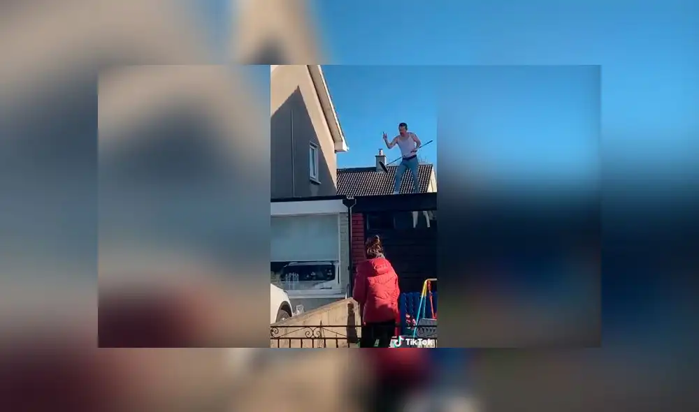 Desliza las imágenes para ver la peculiar escena que protagonizó este joven vestido como Freddie Mercury. Foto: Claire Conlan/TikTok