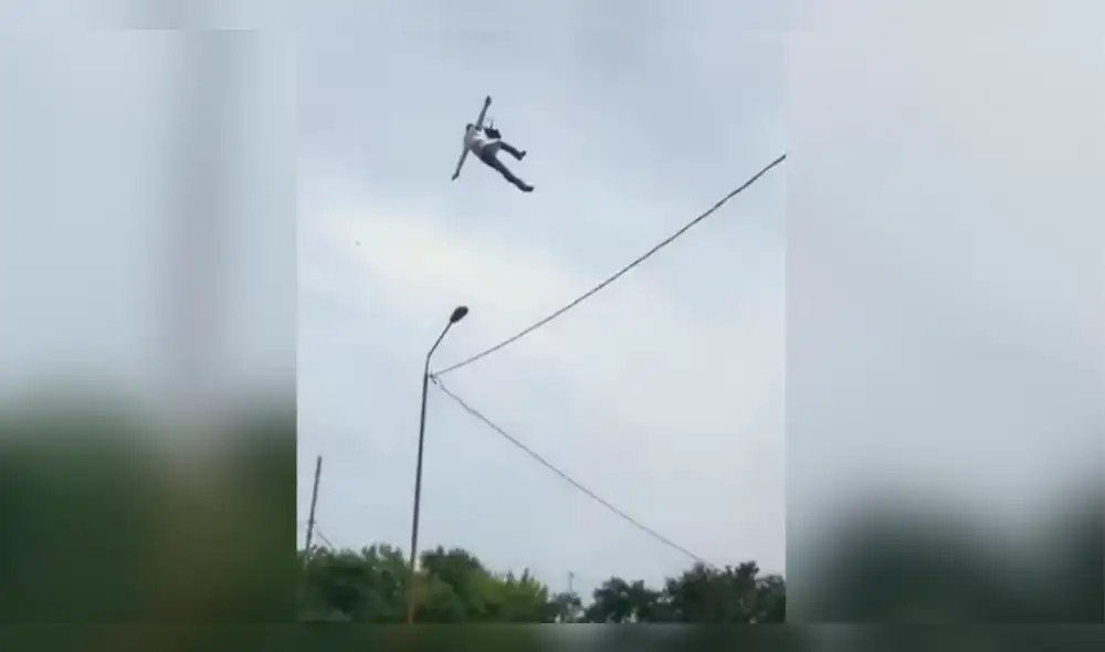 YouTube: trágico final de hombre que trepó por cable de alta tensión y cayó al vacío [VIDEO]