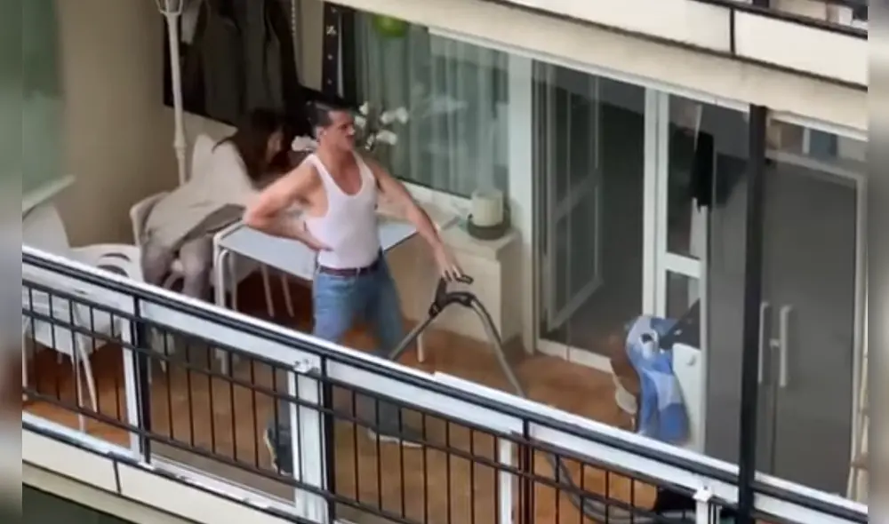 El divertido imitador incluso recreó el escenario del video de la canción de Queen. (Foto: Captura de pantalla)