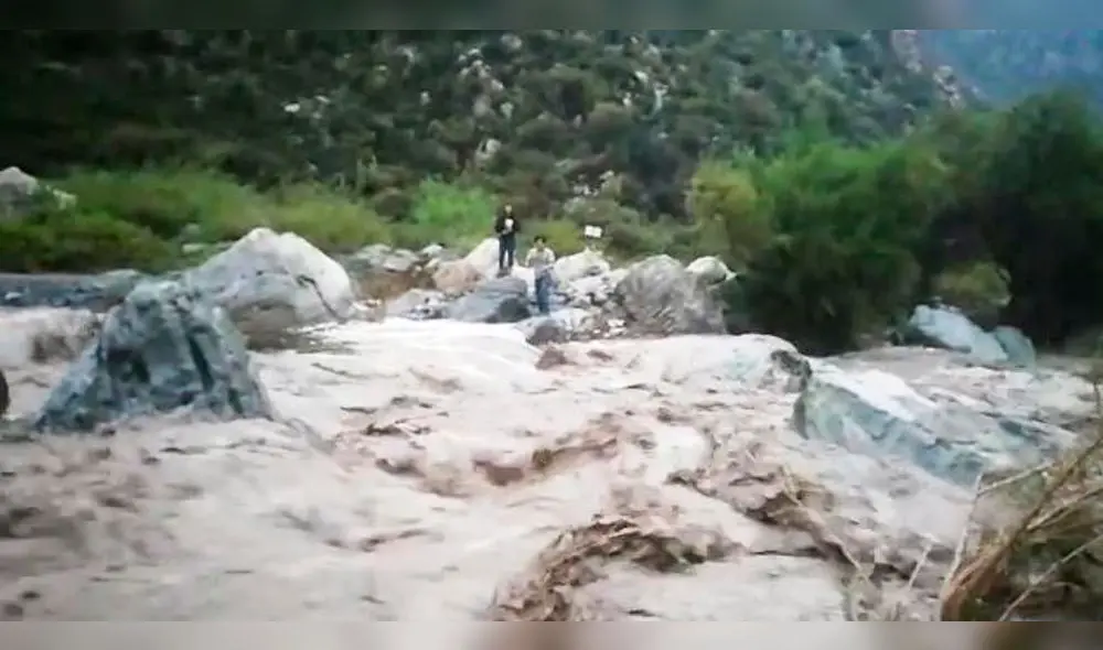 Policía rescata a nueve personas atrapadas en islote del río Yarabamba en Arequipa [VIDEO]