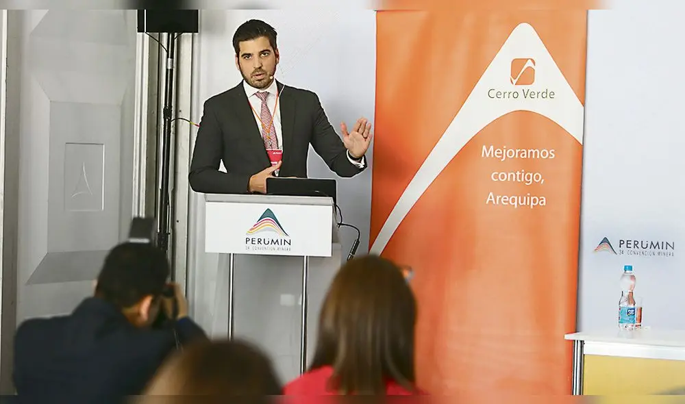 CERRO VERDE EXPONE: IMPACTO DE CERRO VERDE EN LA ECONOMIA DE AREQUIPAY PERU 2005 2018.
EXPONE: VINCENT POIRIER-GARNEAU, SOCIO ECONOMIA APLICADA, APOYO CONSULTORIA CERRO VERDE EXPONE: IMPACTO DE CERRO VERDE EN LA ECONOMIA DE AREQUIPAY PERU 2005 2018.
EXPONE: VINCENT POIRIER-GARNEAU, SOCIO ECONOMIA APLICADA, APOYO CONSULTORIA