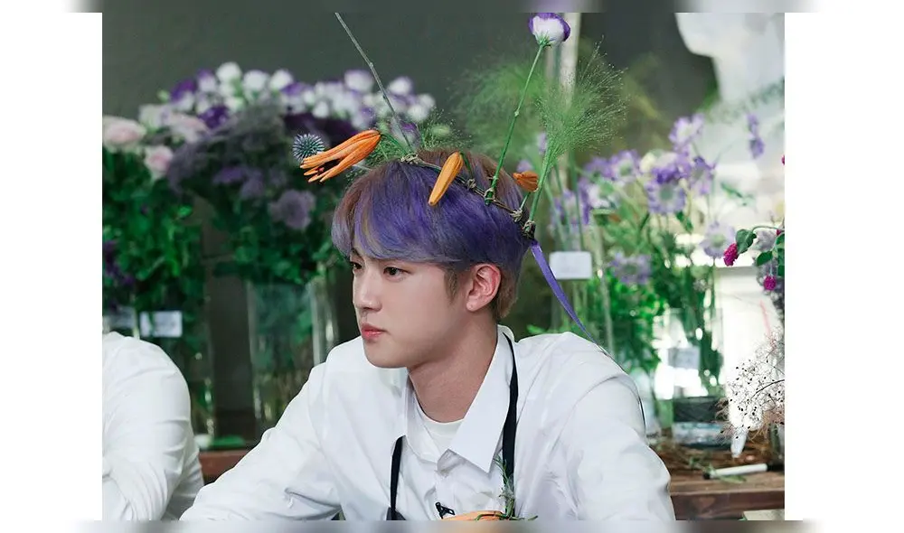 Jin elaboró una corona de flores fuera de lo común.